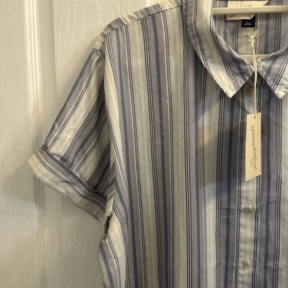 NWT Universal Thread Women’s Blue Striped Button Down Short Sleeve Shirt Size L - Picture 6 of 16